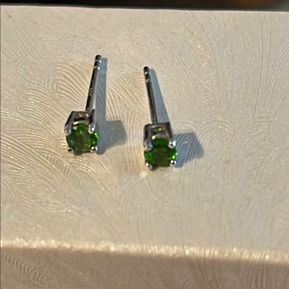 Jewelry - Sterling Silver Green Stud Earrings
